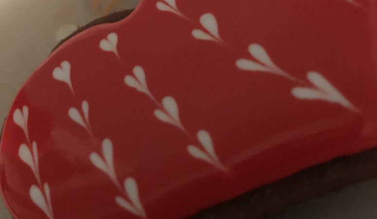 How to Make Wet on Wet Royal Icing Hearts